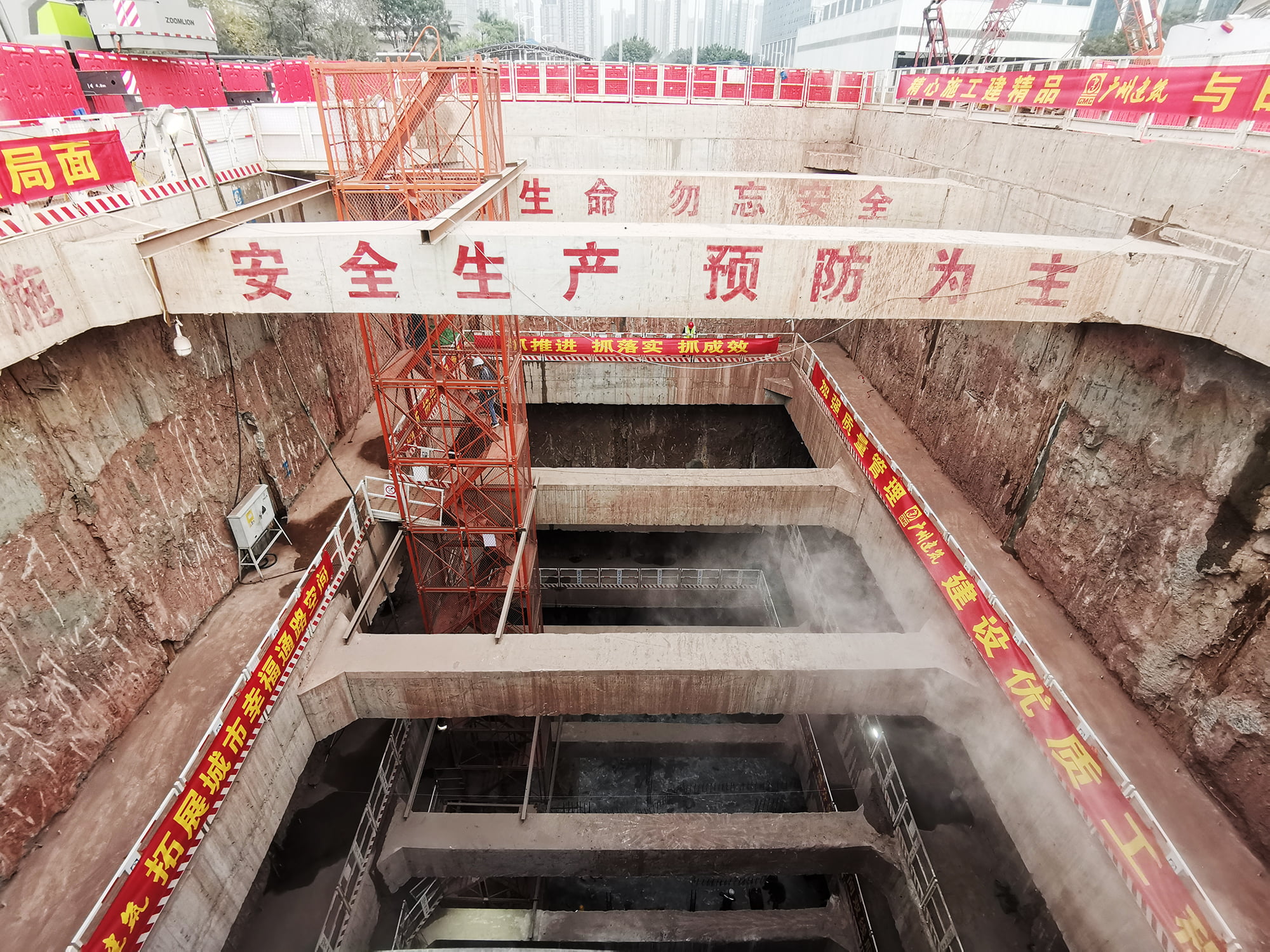 Double-tracks Holing-through between Pazhou Station and Yuancun Station of Guangzhou Metro Line 11